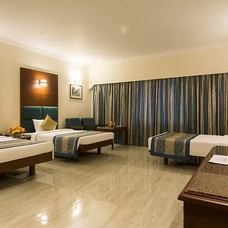 Shenbaga Hotel And Convention Centre Pondicherry Room photo