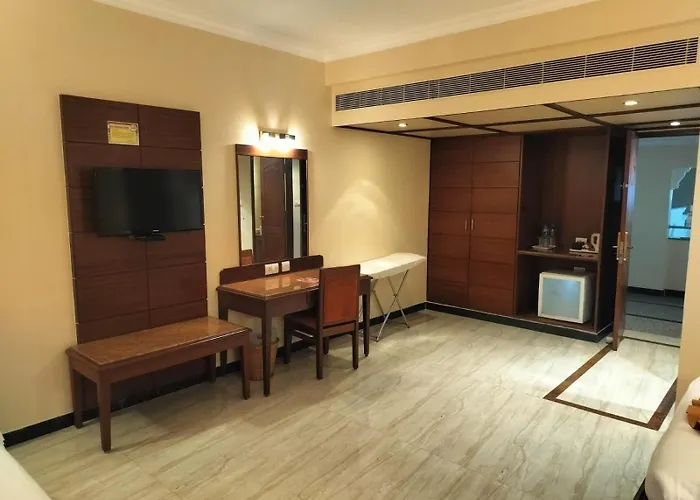 Shenbaga Hotel And Convention Centre