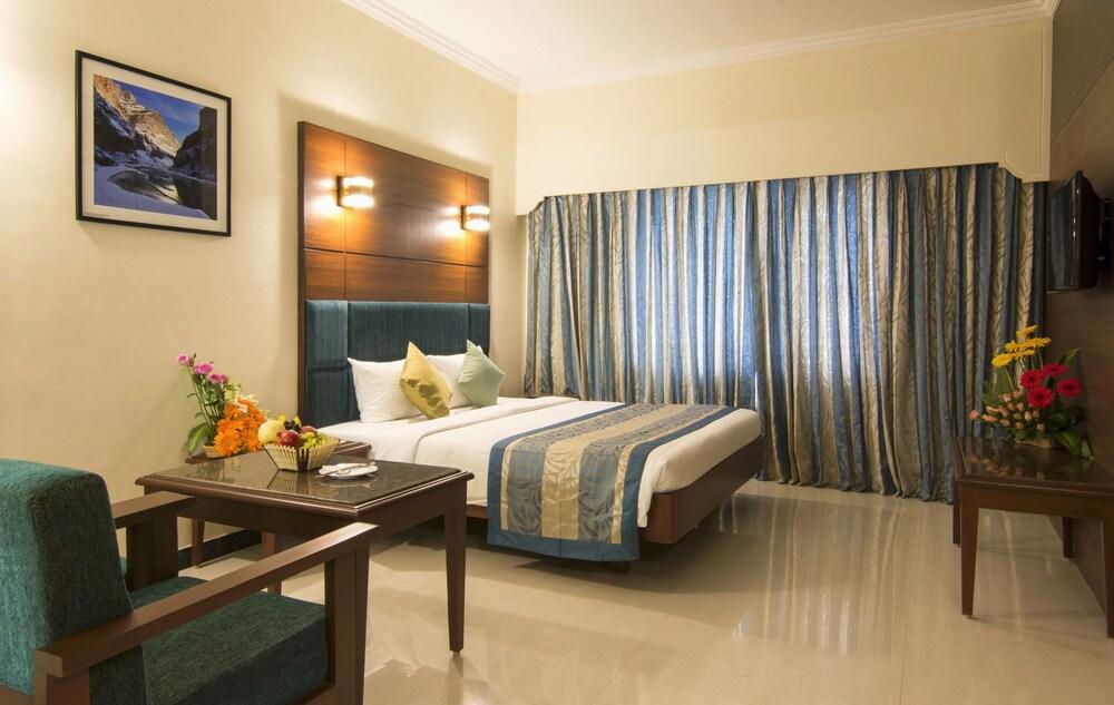 Shenbaga And Convention Centre Hotel
