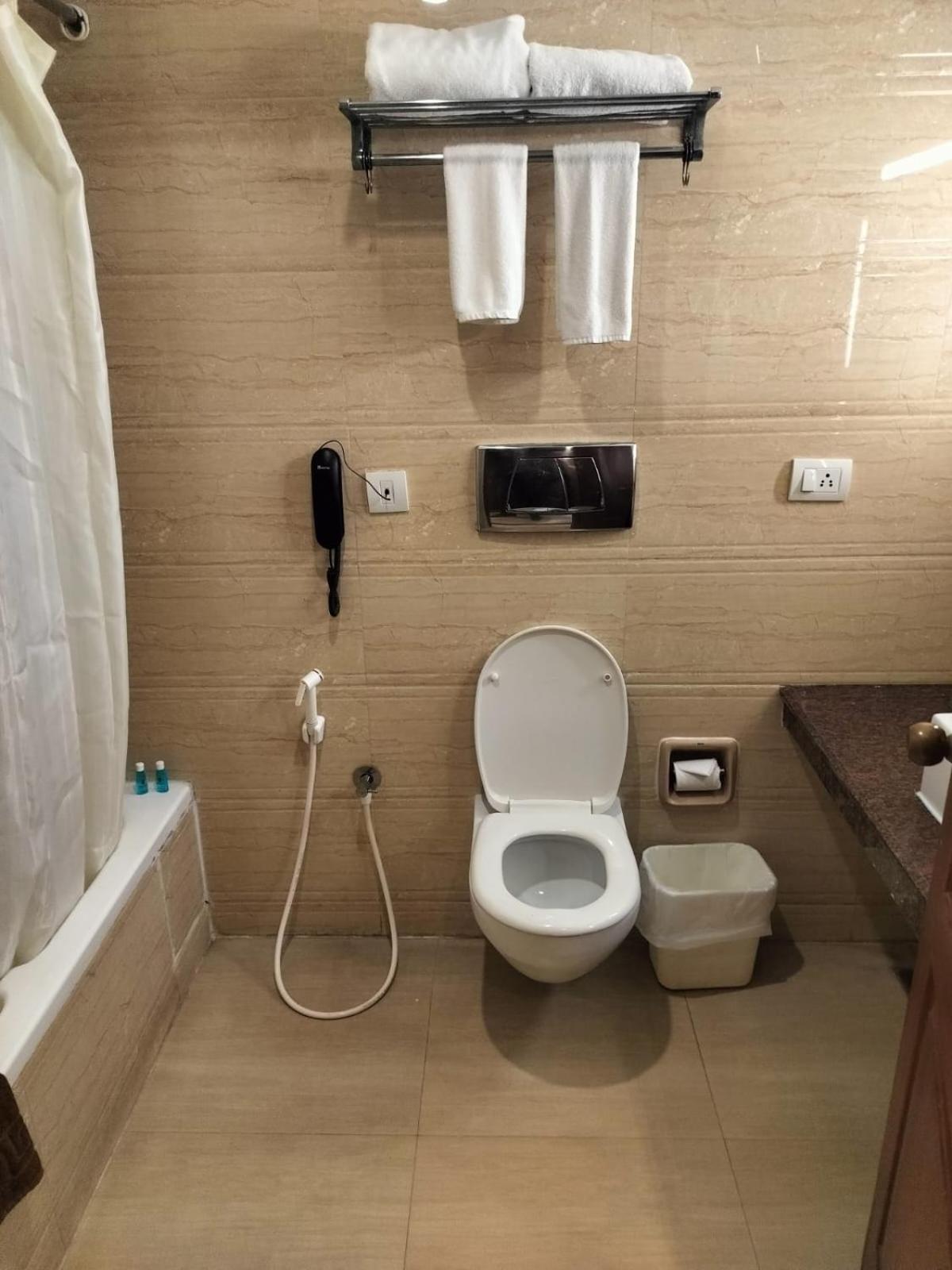 Shenbaga And Convention Centre 4*